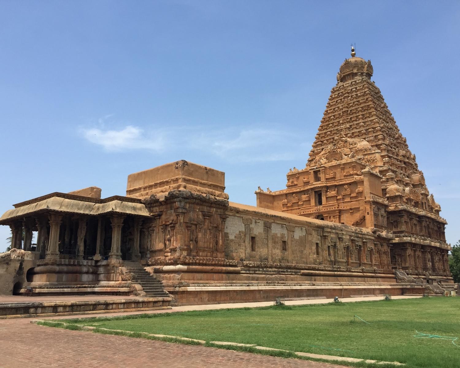 <p>Built by emperor Raja Raja ...