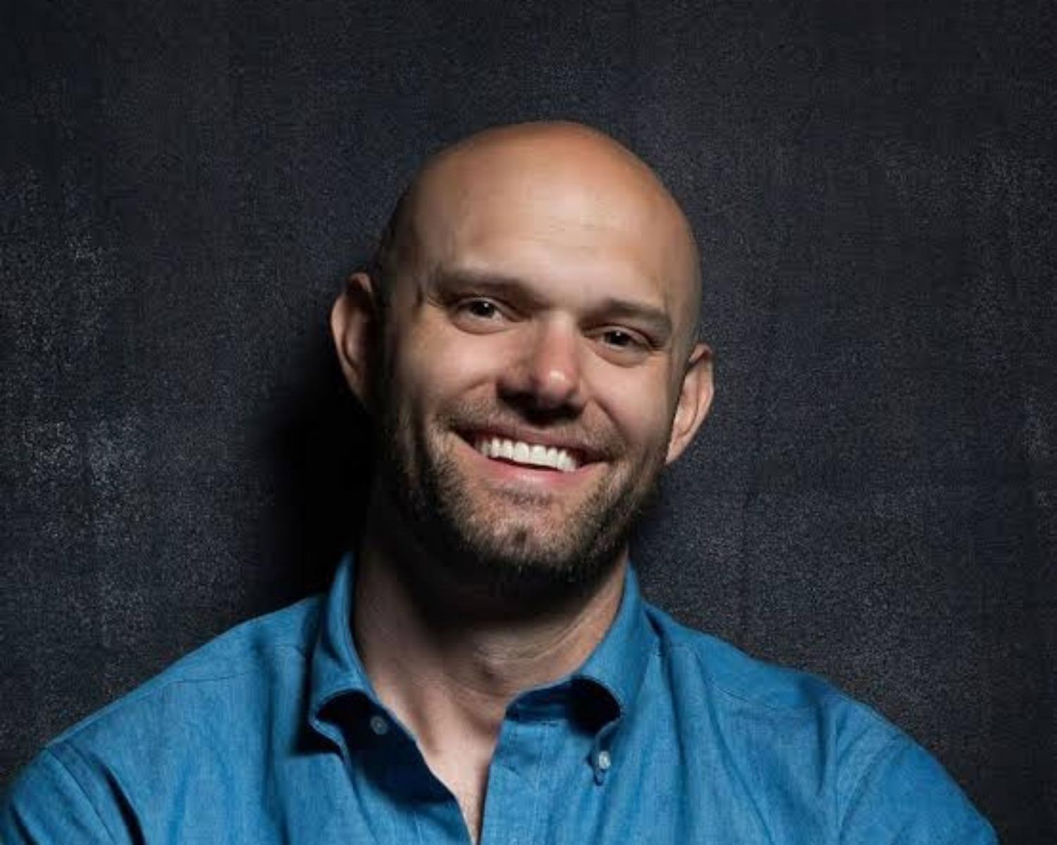 JAMES CLEAR 