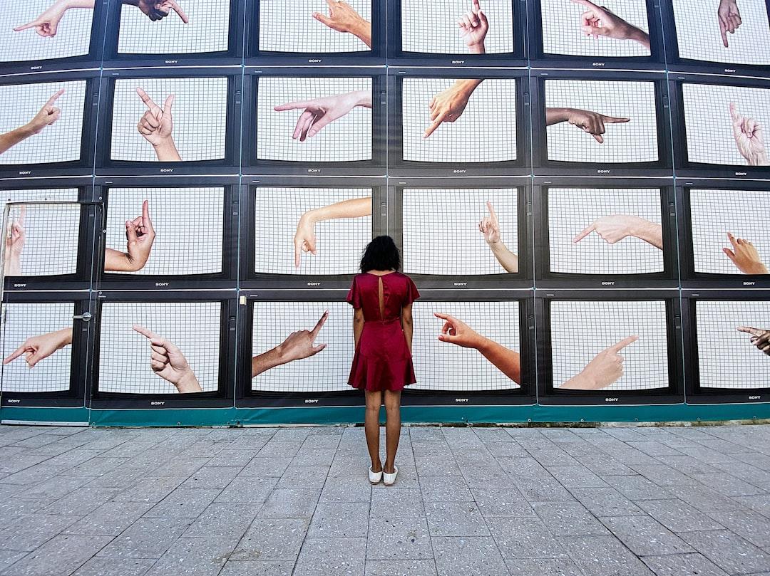 On the Art of Mindful Interactions